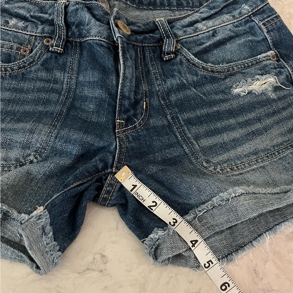 Women’s American Eagle Low Rise Denim Jean shorts with 4" Inseam cuff - Picture 4 of 6